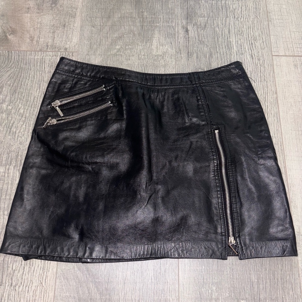 bebe Black Mini Skirt with Zipper Details